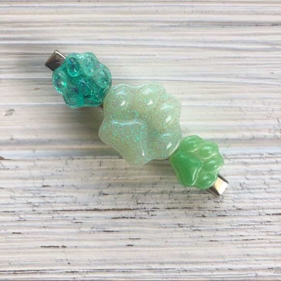 wildarrow Accessories - Wild Kawaii Green Glitter Paw Hair Barrette